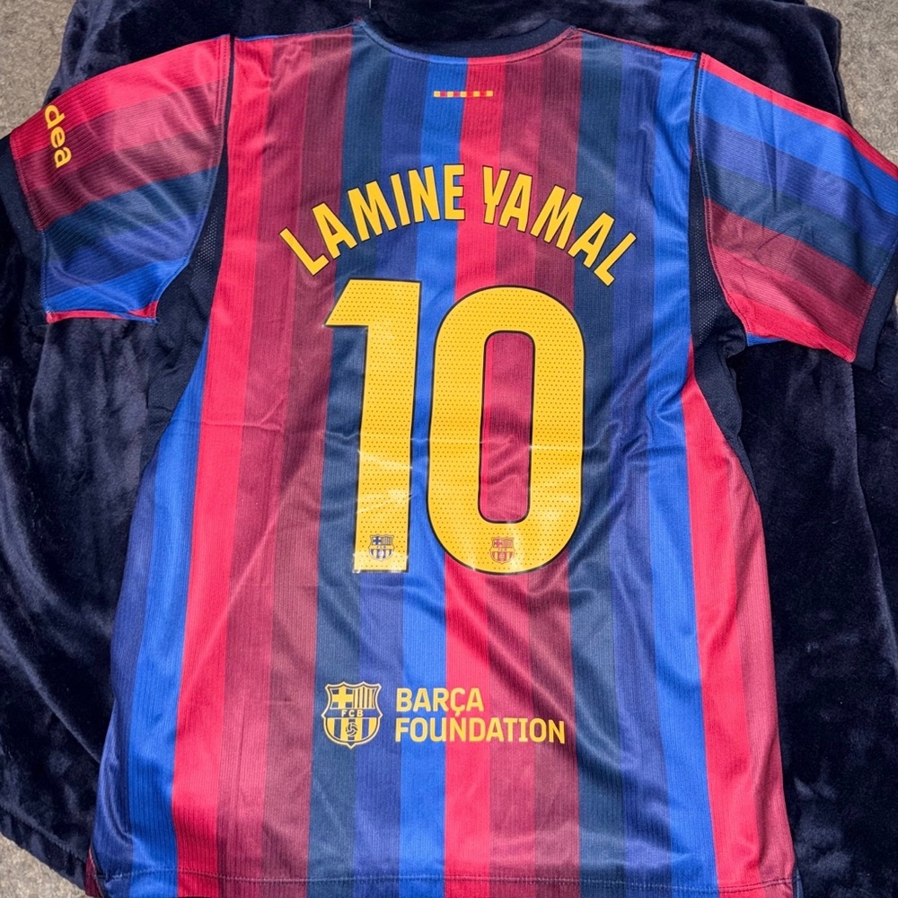 Lamine yamal barcelona jersey size large
